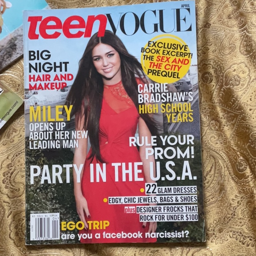 Miley Cyrus cover magazines 2009, 2010, 2013 - Picture 2 of 8